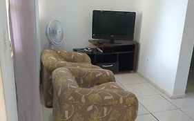 Casa a 250 metros a pé da praia. Ótima localização